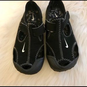 Nike toddler boy sandals size 9
